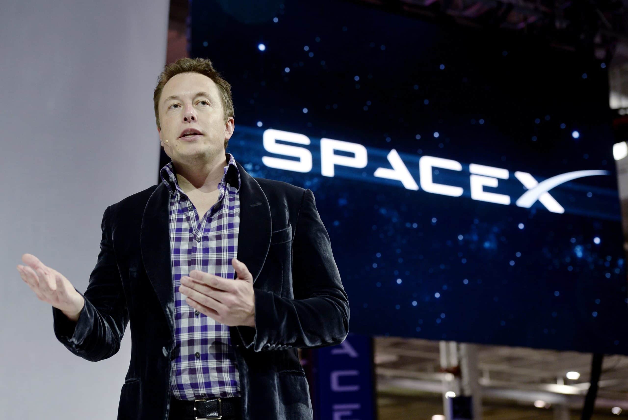 埃隆·马斯克(Elon Musk)在卫星上与苹果交战