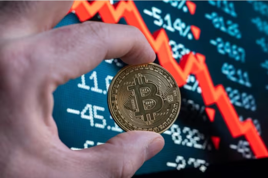 BTC:为什么比特币今天崩溃到76,000美元?